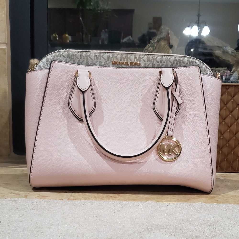 Michael Kors Daria Pebbled Crossbody Purse in Powder Pink